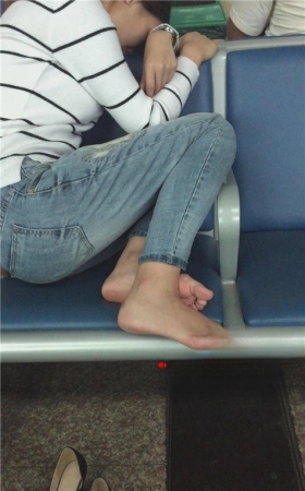 牛仔裤小妹