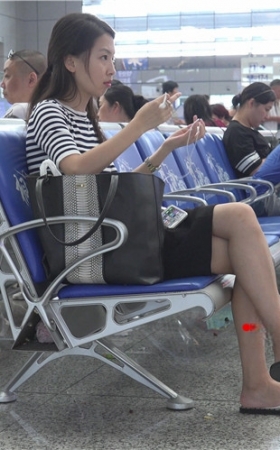 漂亮的美腿美足妹子