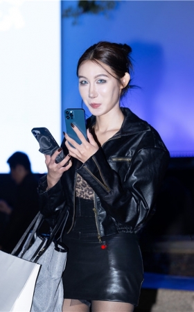 黑丝(17P)