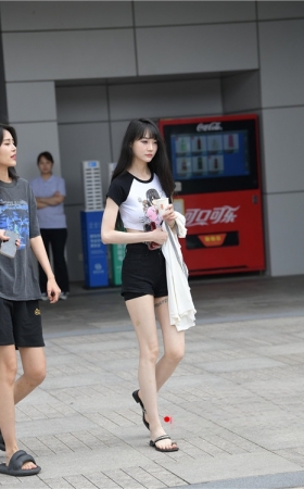 热裤美腿小姐姐(46P)