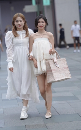 带美瞳的气质美女(68P)