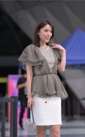 白裙妹子(86P)
