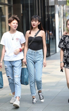 可爱的长腿虎牙小姐姐3A1301[332M]