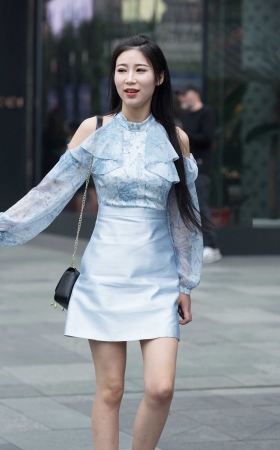 连衣裙美女 [13P]