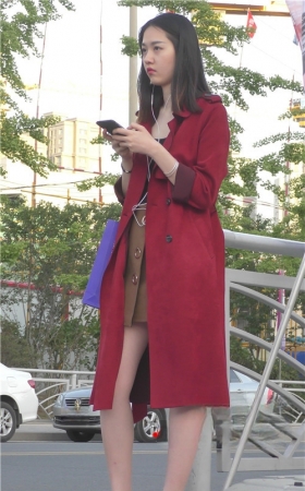 漂亮的红衣气质美女