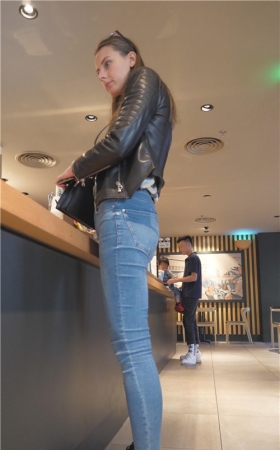漂亮的国外牛仔裤美女