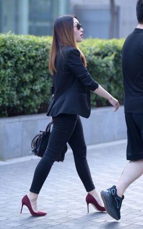 细高跟美腿美女