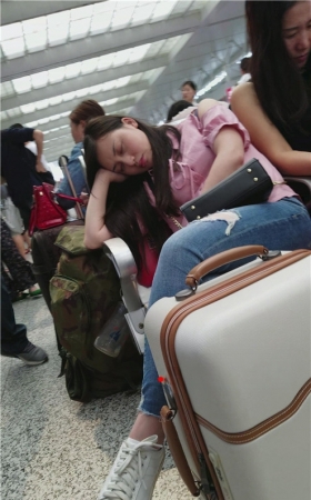 休息的女孩