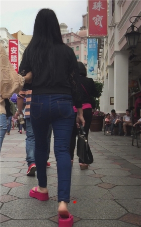 牛仔裤小妹