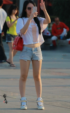 两个美女吹泡泡 [30P]