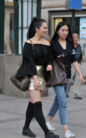金色亮皮短裙  长筒袜 [11P]