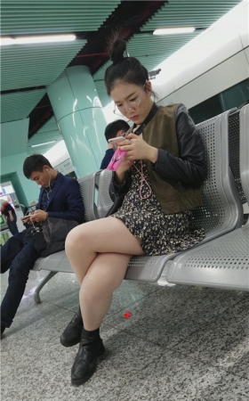 漂亮的美腿肉丝美女