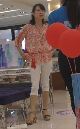 白皙热裤大长腿美女原版图片MJ134[959M]