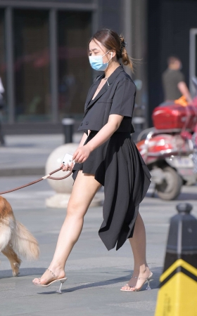 牵狗的女人 [13P]