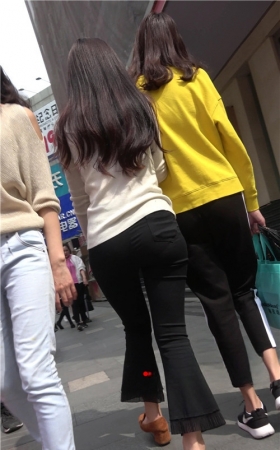 黑色紧身裤美女