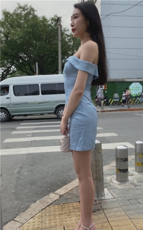 蓝裙美女