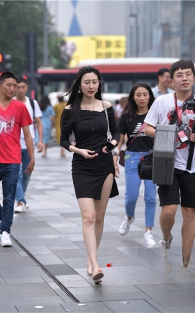 漂亮的黑裙美女(26P)