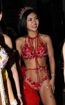 性感红色健身短裤美女 [24P]