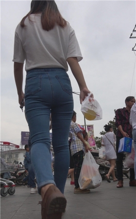 牛仔紧身裤美女