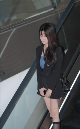 百褶裙小姐姐(151P)
