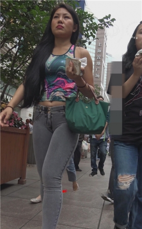 长发黑色紧牛妹子