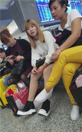 黄发妹子