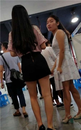 黑色紧身包臀裙黑中长袜 [67P1V-1.09GB]