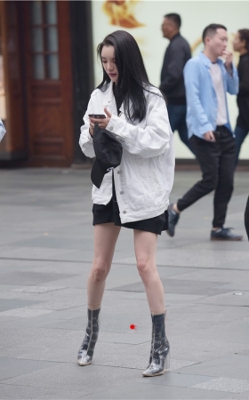 苗条的的长腿美女(107P)