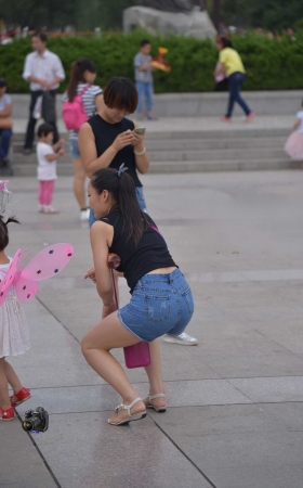 2015-08-28丰满牛仔短裤少妇（8P） [8P]