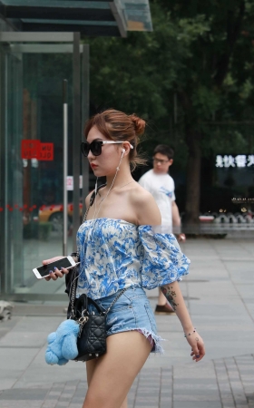 本月遇到的最美翘臀热裤美女 [15P]