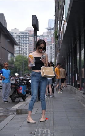 紧身牛仔裤姐妹(58P)