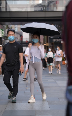 灰色紧身裤小姐姐(60P)