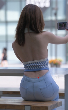 露背蓝牛美女【套图+视频】