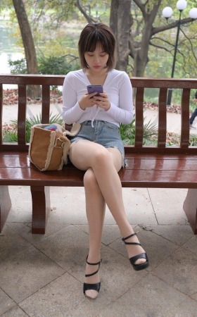 东湖的热裤美女FF074