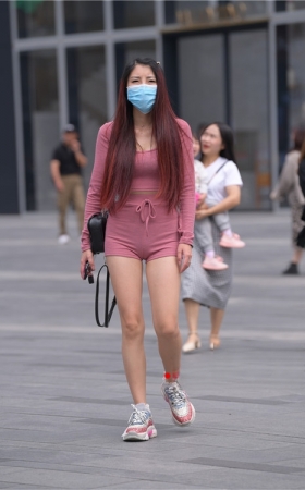 粉衣长发小姐姐(67P)