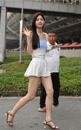白色短裙长腿美女(42P)