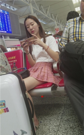 粉色百褶裙美女