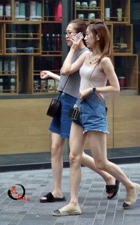 16.8.24 牛仔短裤短裙姐妹 [19P]