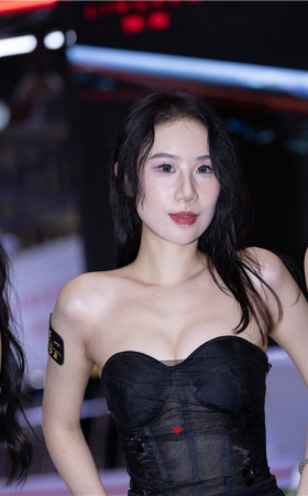 性感的抹胸热裤美女(91P)
