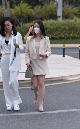 漂亮的气质OL女孩【套图+视频】