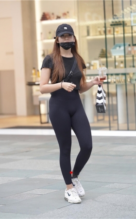 黑色高腰紧身裤美女【套图+视频】