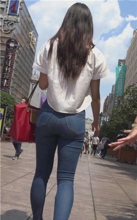 4k-紧身蓝牛美女好身材，陪老妈逛街难得的孝顺 [3.14 GB]