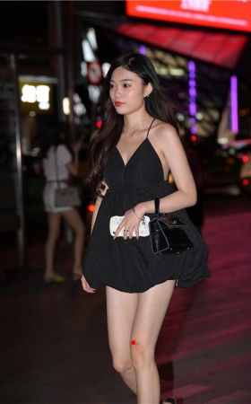 吊带黑裙美女(101P)