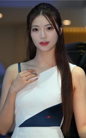 连体裙美女(97P)