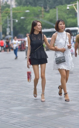 骨感VS微胖 长腿美少妇3A3989[126M]