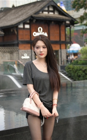 黑丝小美女(100P)