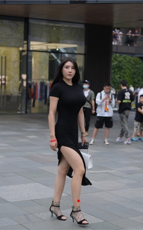漂亮的黑裙美女(69P)