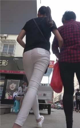 白裤紧身透红小妹