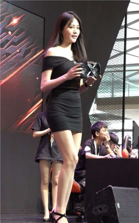肉丝小姐姐独自逛街3A328[367M]