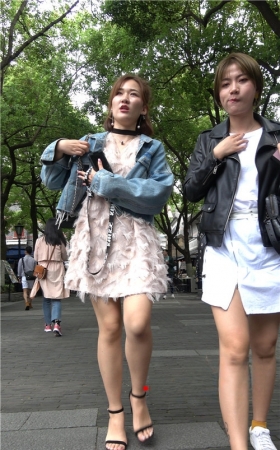 漂亮的粉裙小姐姐